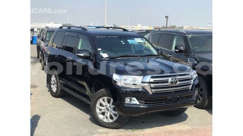 Big with watermark toyota land cruiser estuaire import dubai 6234