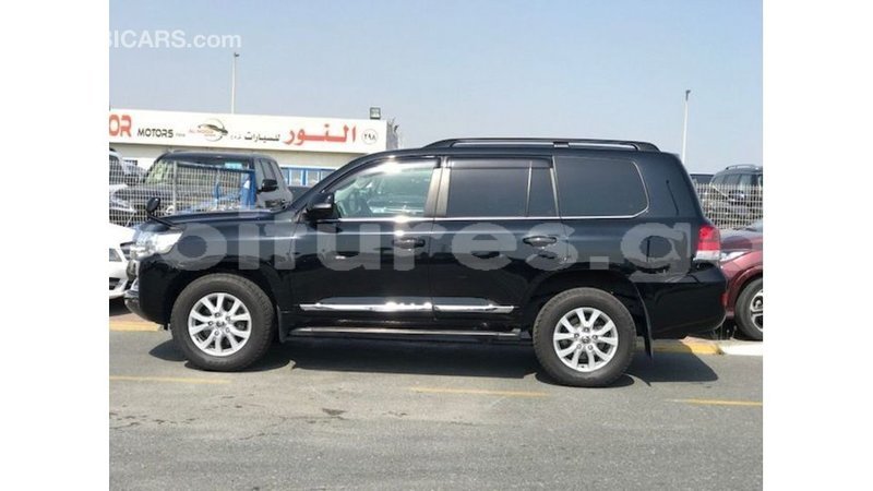 Big with watermark toyota land cruiser estuaire import dubai 6234