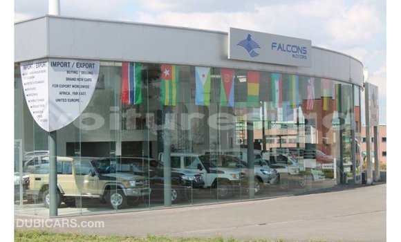 Acheter Import Voiture Toyota Land Cruiser Blanc à Import - Dubai, Estuaire Acheter Import Voiture Toyota Land Cruiser Blanc à Import - Dubai, Estuaire