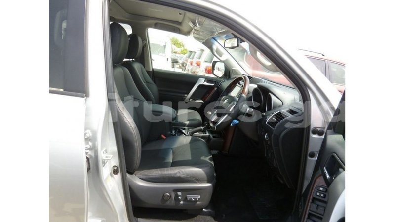 Big with watermark toyota prado estuaire import dubai 6238