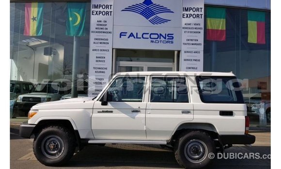 Acheter Import Voiture Toyota Land Cruiser Blanc à Import - Dubai, Estuaire Acheter Import Voiture Toyota Land Cruiser Blanc à Import - Dubai, Estuaire