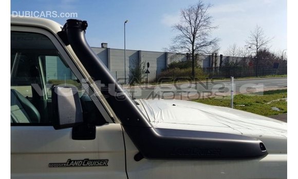 Acheter Import Voiture Toyota Land Cruiser Blanc à Import - Dubai, Estuaire Acheter Import Voiture Toyota Land Cruiser Blanc à Import - Dubai, Estuaire