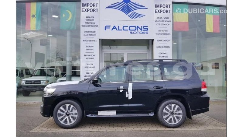 Big with watermark toyota land cruiser estuary import dubai 6244