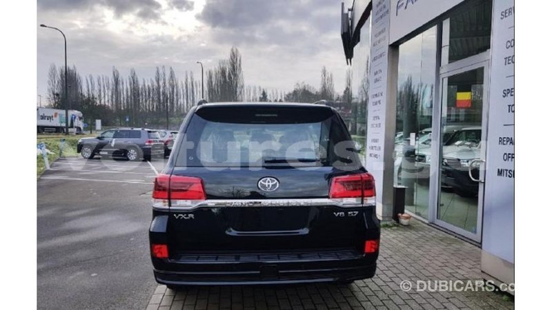 Big with watermark toyota land cruiser estuaire import dubai 6244