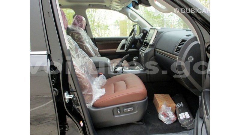 Big with watermark toyota land cruiser estuary import dubai 6244