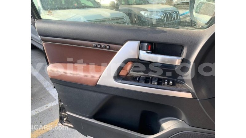 Big with watermark toyota land cruiser estuaire import dubai 6244