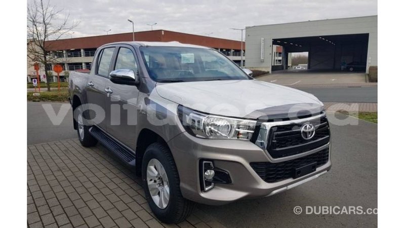 Big with watermark toyota hilux estuaire import dubai 6245