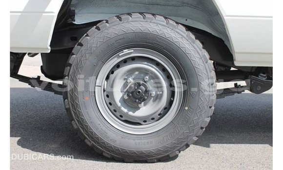 Sayi Imported Toyota Land Cruiser White Mota in Import - Dubai a estuary Sayi Imported Toyota Land Cruiser White Mota in Import - Dubai a estuary