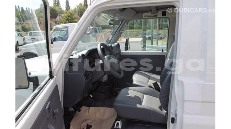 Big with watermark toyota land cruiser estuaire import dubai 6246