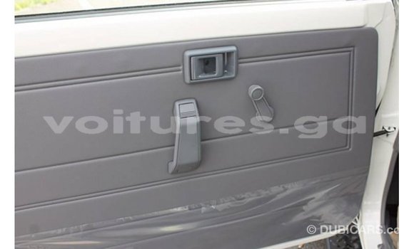 Sayi Imported Toyota Land Cruiser White Mota in Import - Dubai a estuary Sayi Imported Toyota Land Cruiser White Mota in Import - Dubai a estuary