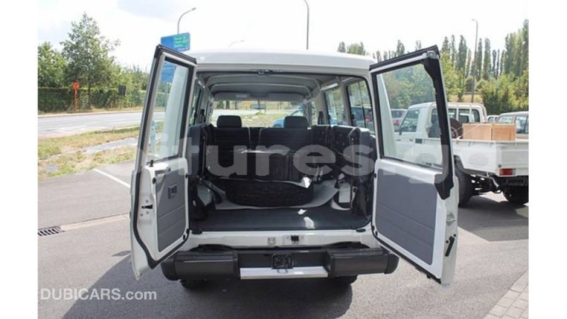 Big with watermark toyota land cruiser estuaire import dubai 6246