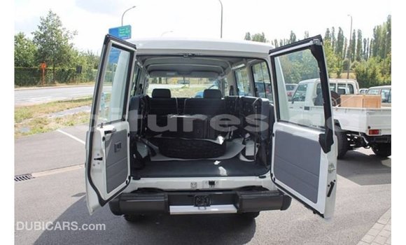 Sayi Imported Toyota Land Cruiser White Mota in Import - Dubai a estuary Sayi Imported Toyota Land Cruiser White Mota in Import - Dubai a estuary