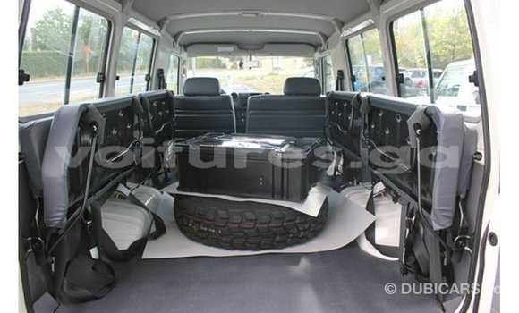 Sayi Imported Toyota Land Cruiser White Mota in Import - Dubai a estuary Sayi Imported Toyota Land Cruiser White Mota in Import - Dubai a estuary