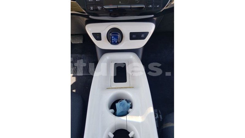 Big with watermark toyota prius estuaire import dubai 6247