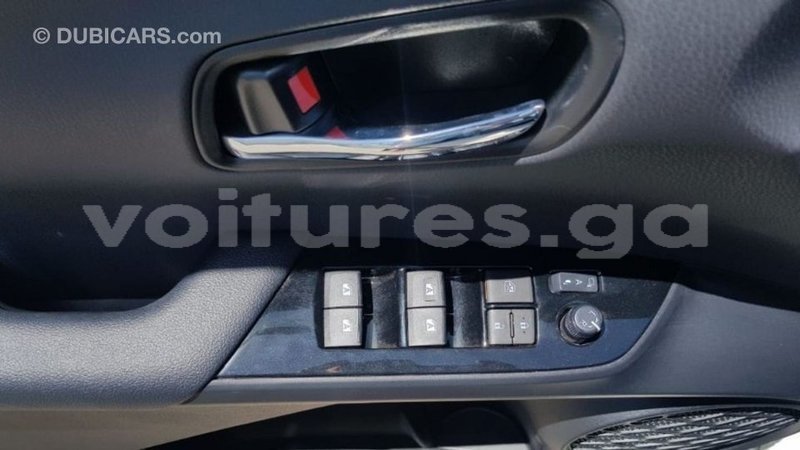 Big with watermark toyota prius estuaire import dubai 6247