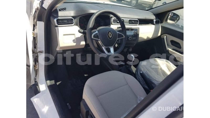 Big with watermark renault 19 estuaire import dubai 6248