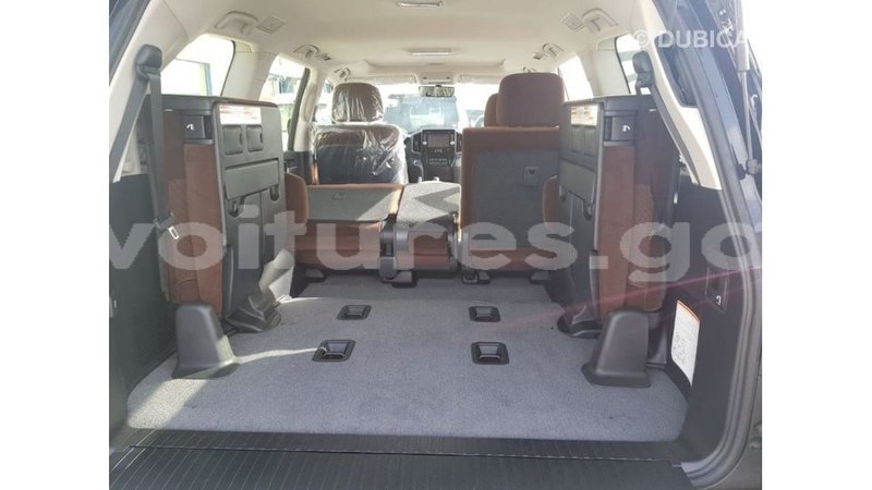 Big with watermark toyota land cruiser estuaire import dubai 6249