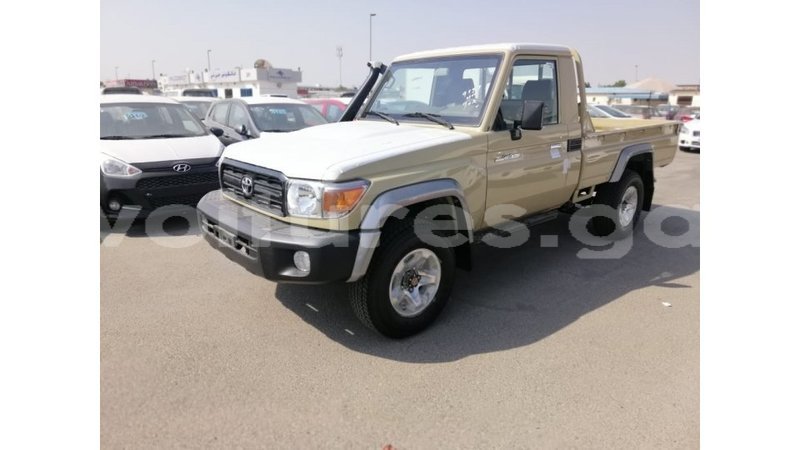 Big with watermark toyota land cruiser estuaire import dubai 6251