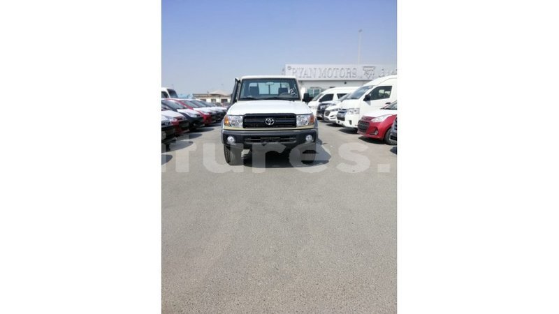 Big with watermark toyota land cruiser estuaire import dubai 6251