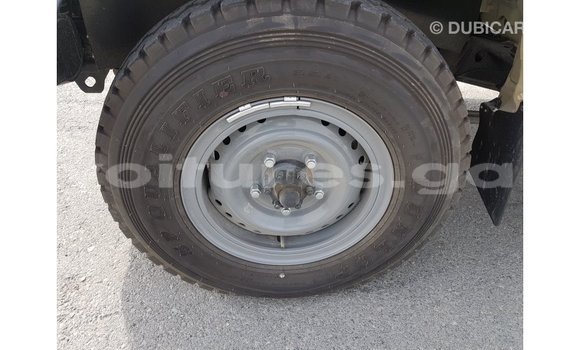 Acheter Import Voiture Toyota Land Cruiser Beige à Import - Dubai, Estuaire Acheter Import Voiture Toyota Land Cruiser Beige à Import - Dubai, Estuaire