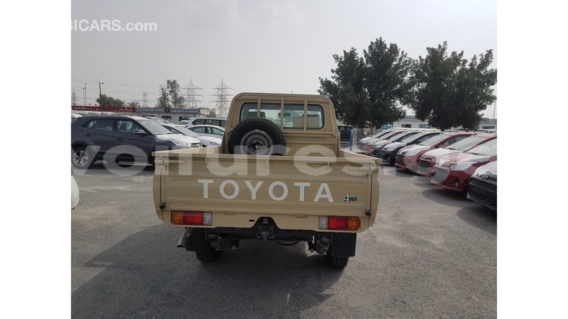 Big with watermark toyota land cruiser estuaire import dubai 6251