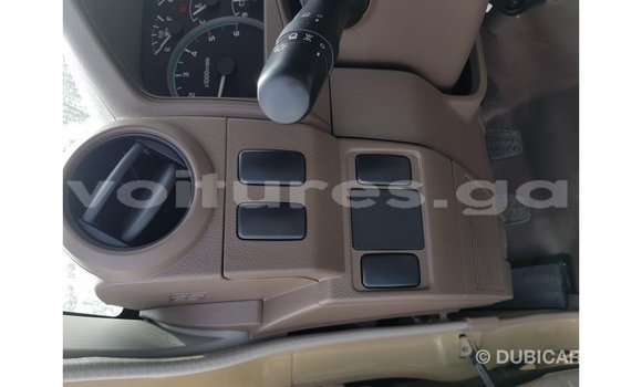 Acheter Import Voiture Toyota Land Cruiser Beige à Import - Dubai, Estuaire Acheter Import Voiture Toyota Land Cruiser Beige à Import - Dubai, Estuaire