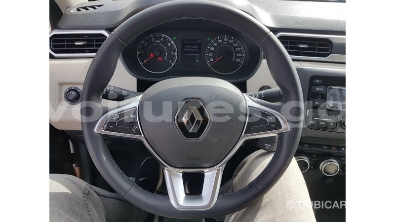 Big with watermark renault 19 estuaire import dubai 6252