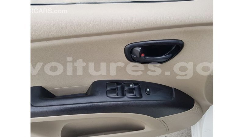 Big with watermark hyundai i10 estuaire import dubai 6255