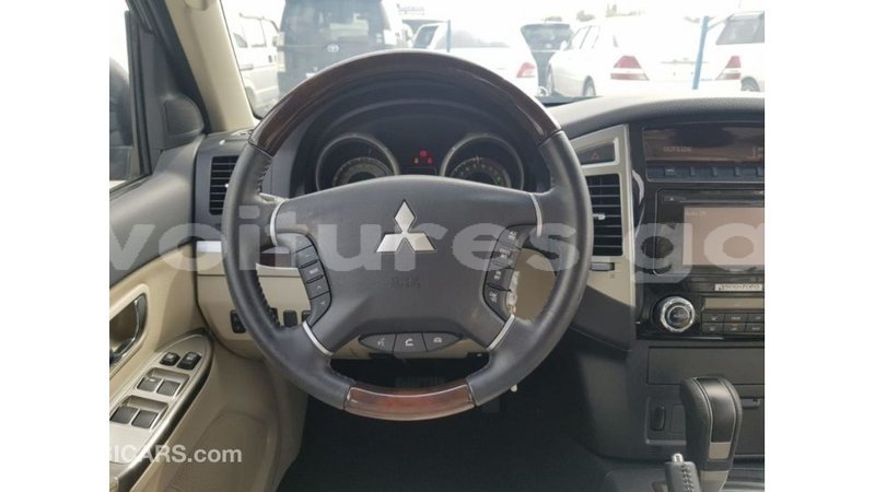 Big with watermark mitsubishi pajero estuaire import dubai 6258