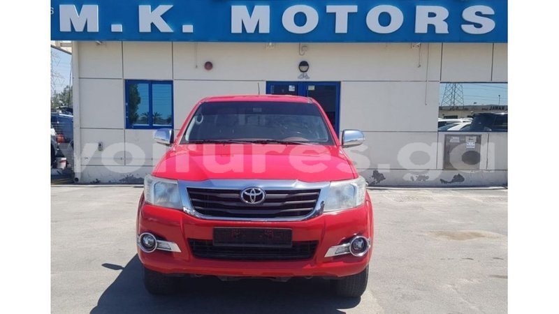 Big with watermark toyota hilux estuaire import dubai 6260