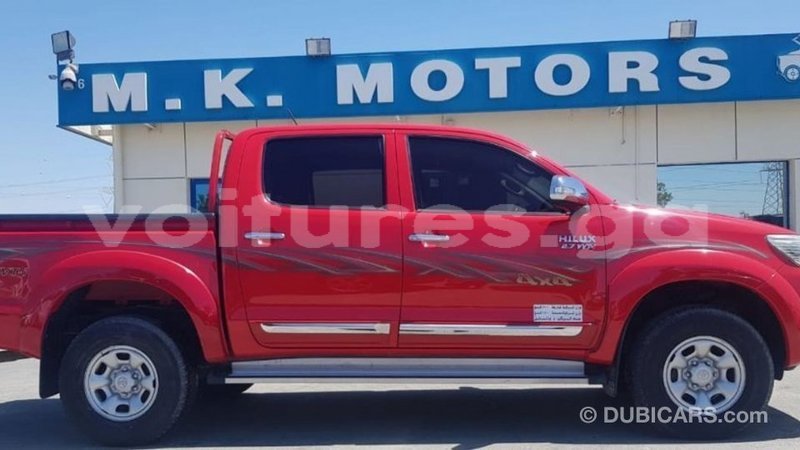 Big with watermark toyota hilux estuaire import dubai 6260