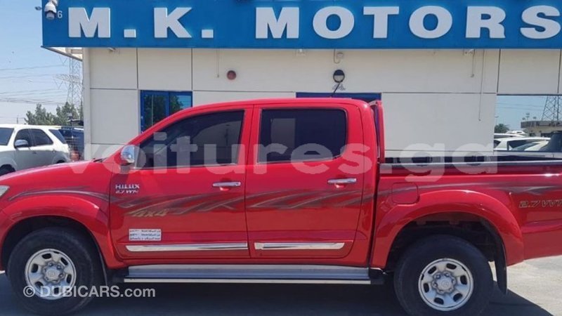 Big with watermark toyota hilux estuaire import dubai 6260