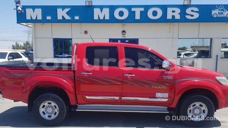 Big with watermark toyota hilux estuaire import dubai 6260