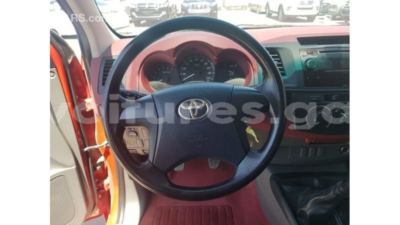 Big with watermark toyota hilux estuaire import dubai 6260