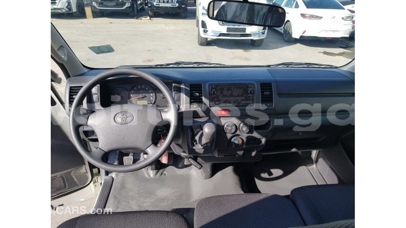 Big with watermark toyota hiace estuaire import dubai 6264