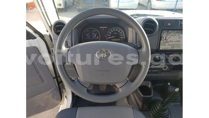 Big with watermark toyota land cruiser estuaire import dubai 6275