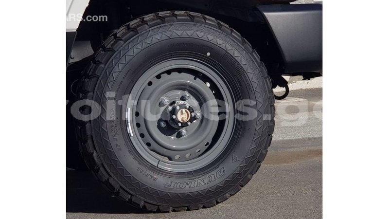 Big with watermark toyota land cruiser estuaire import dubai 6275