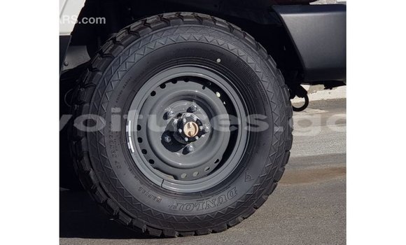 Acheter Import Voiture Toyota Land Cruiser Blanc à Import - Dubai, Estuaire Acheter Import Voiture Toyota Land Cruiser Blanc à Import - Dubai, Estuaire