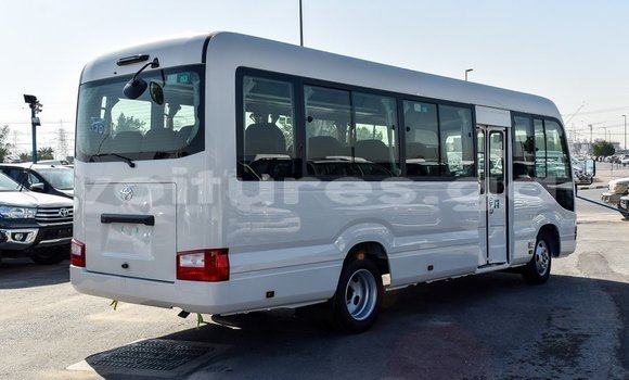 Acheter Import Voiture Toyota Coaster Blanc à Import - Dubai, Estuaire Acheter Import Voiture Toyota Coaster Blanc à Import - Dubai, Estuaire