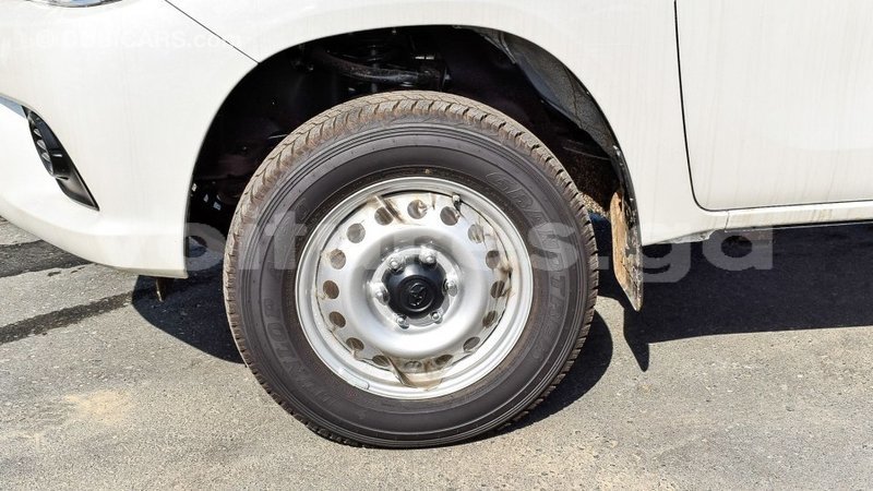 Big with watermark toyota hilux estuaire import dubai 6279