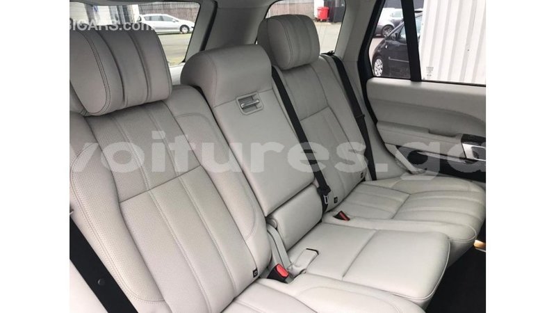 Big with watermark land rover range rover estuaire import dubai 6284