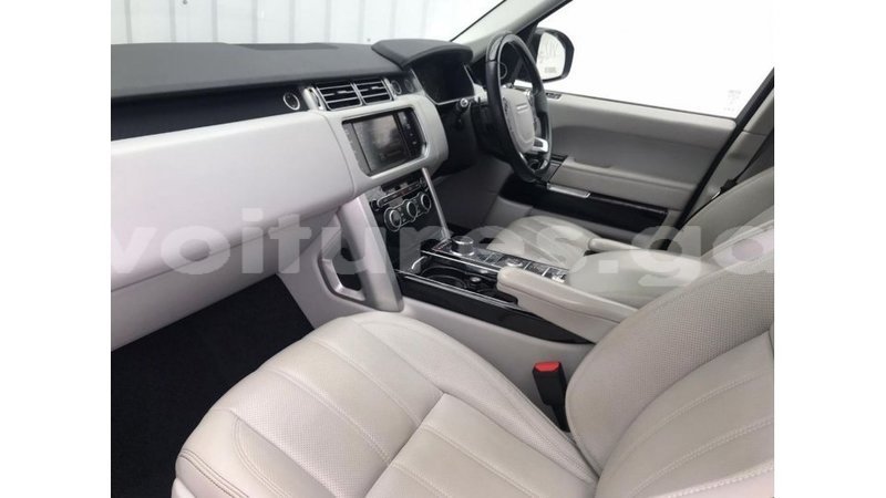 Big with watermark land rover range rover estuaire import dubai 6284