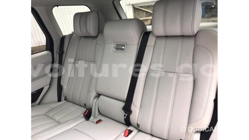 Big with watermark land rover range rover estuaire import dubai 6284