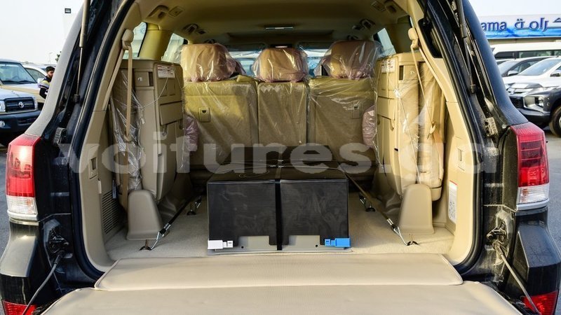 Big with watermark toyota land cruiser estuaire import dubai 6286