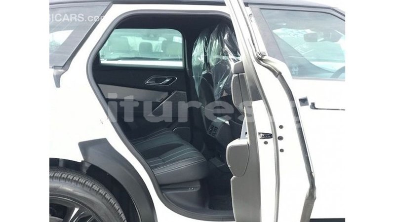 Big with watermark land rover range rover estuaire import dubai 6287