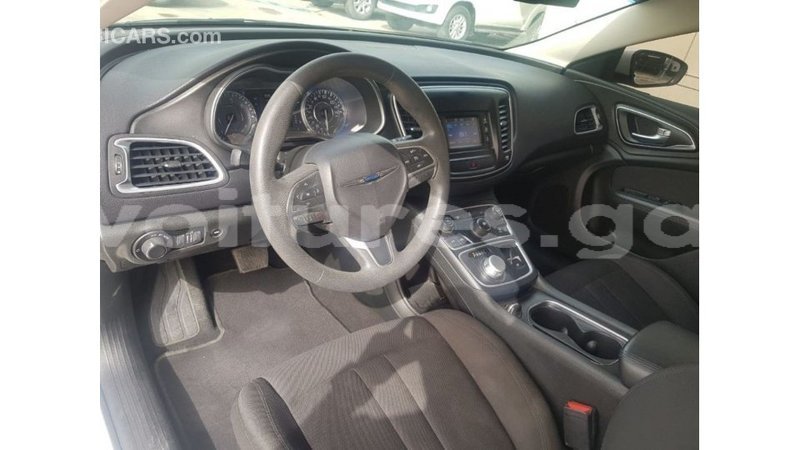 Big with watermark chrysler 200 estuaire import dubai 6288