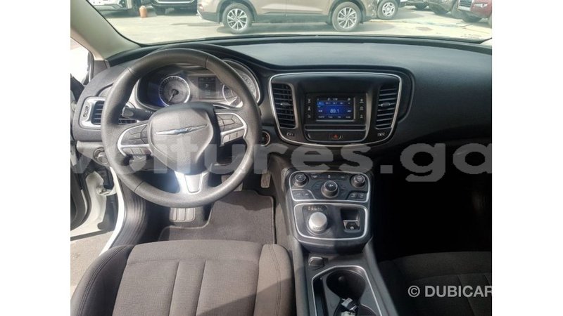 Big with watermark chrysler 200 estuaire import dubai 6288