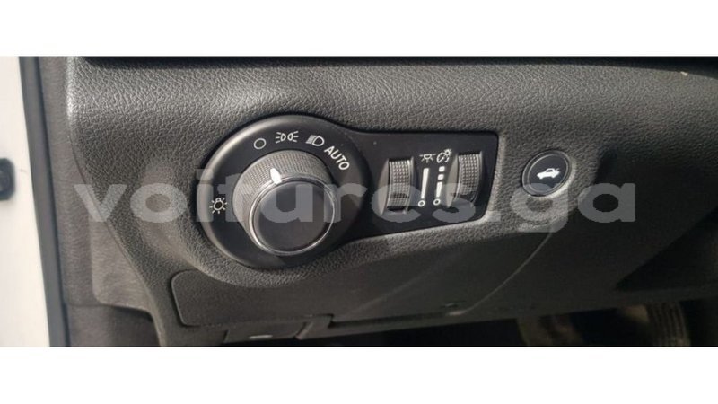 Big with watermark chrysler 200 estuaire import dubai 6288