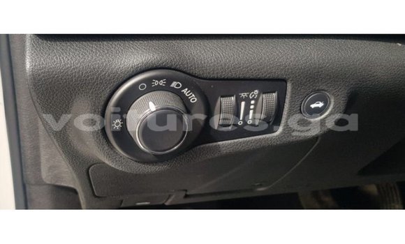 Acheter Import Voiture Chrysler 200 Blanc à Import - Dubai, Estuaire Acheter Import Voiture Chrysler 200 Blanc à Import - Dubai, Estuaire