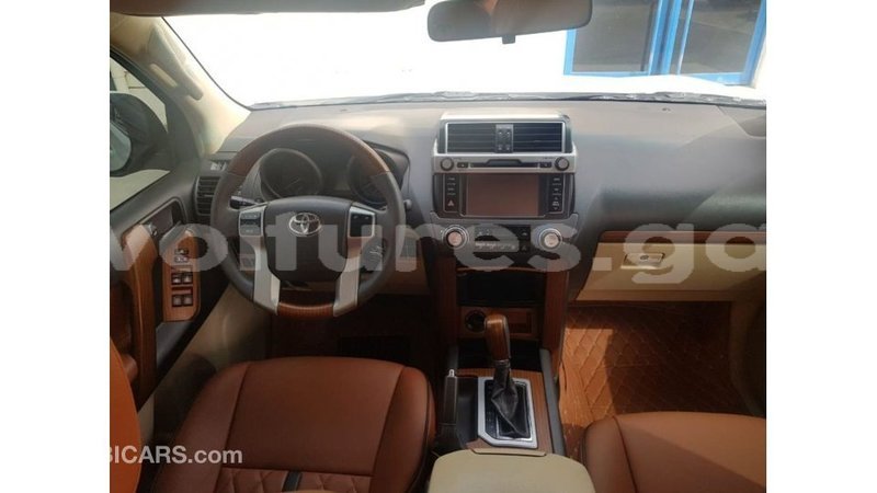 Big with watermark toyota land cruiser estuaire import dubai 6290